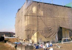 塗料飛散防止で防護ネットを設置 塗料飛散防止で防護ネットを設置