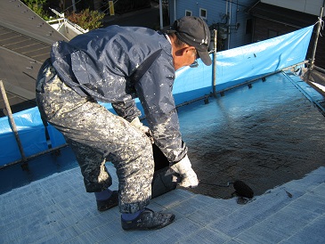 屋根に太陽熱を反射してくれる遮熱塗装 屋根に太陽熱を反射してくれる遮熱塗装